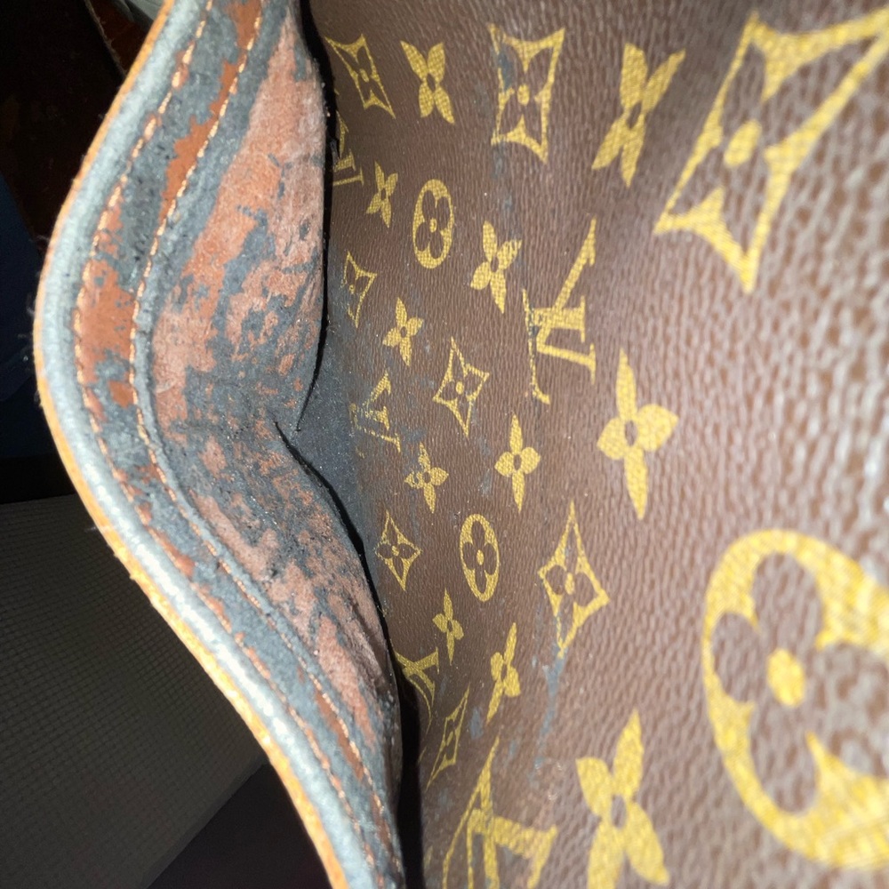 Louis Vuitton Blois Shoulder Bag - Picture 9 of 9